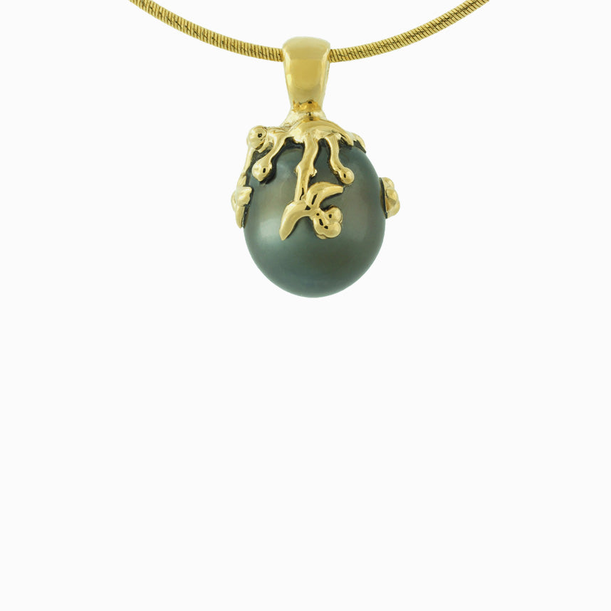 Te Ora pendant in gold plated with a Tahitian cultured pearl