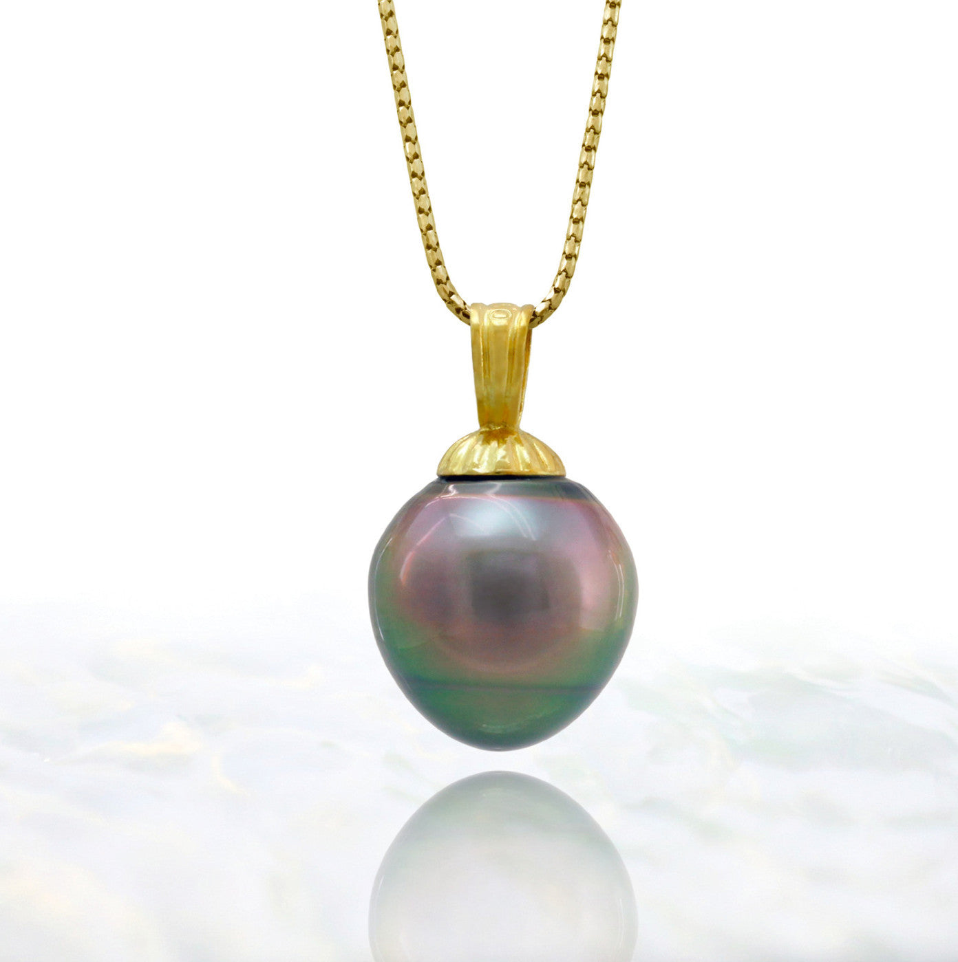 Tahitian pearl pendant in 18k yellow gold - Timeless Elegance - PEYGPE01045a