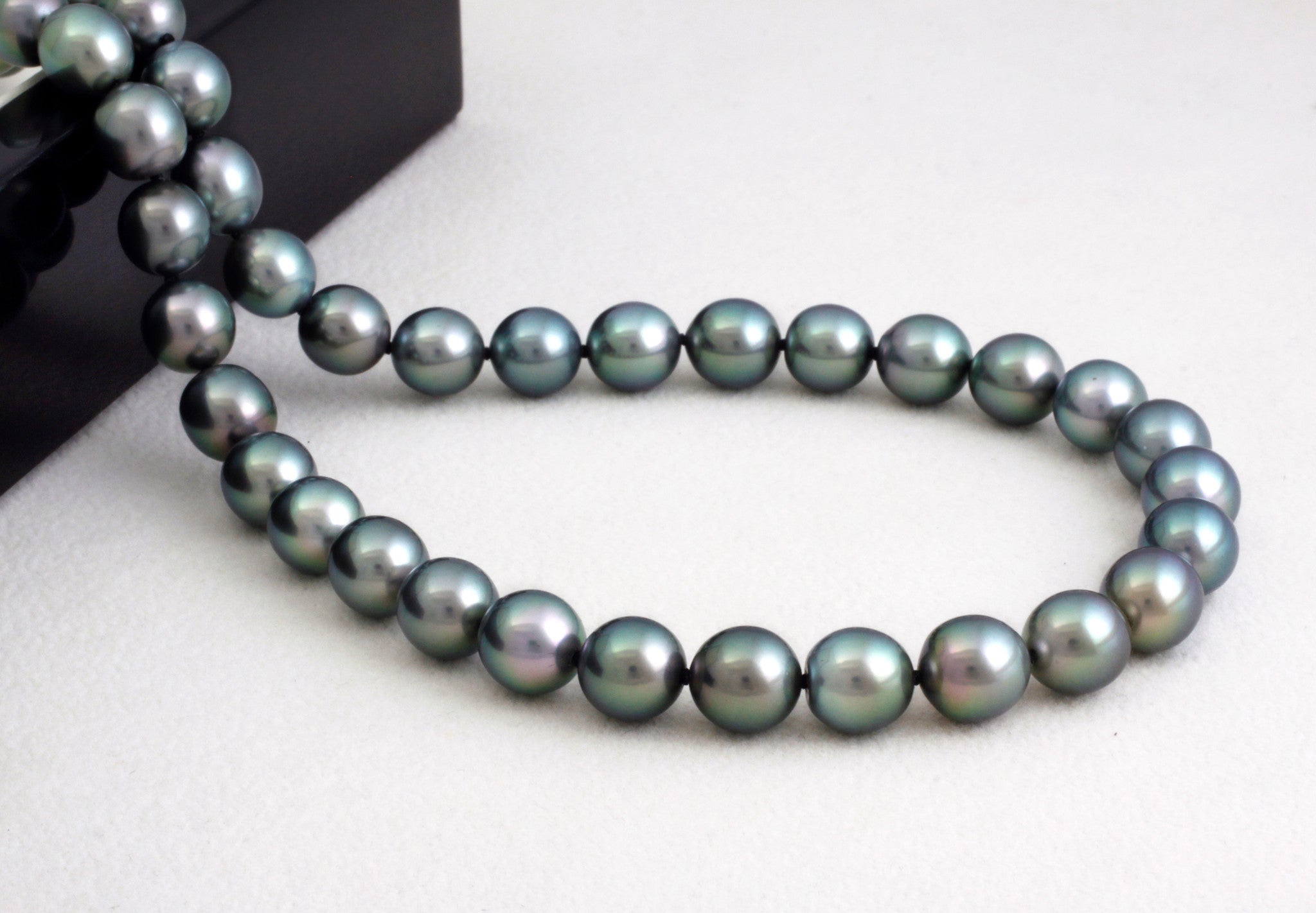 Tahitian pearl strand - 14K yellow gold clasp - NEYGPE01045