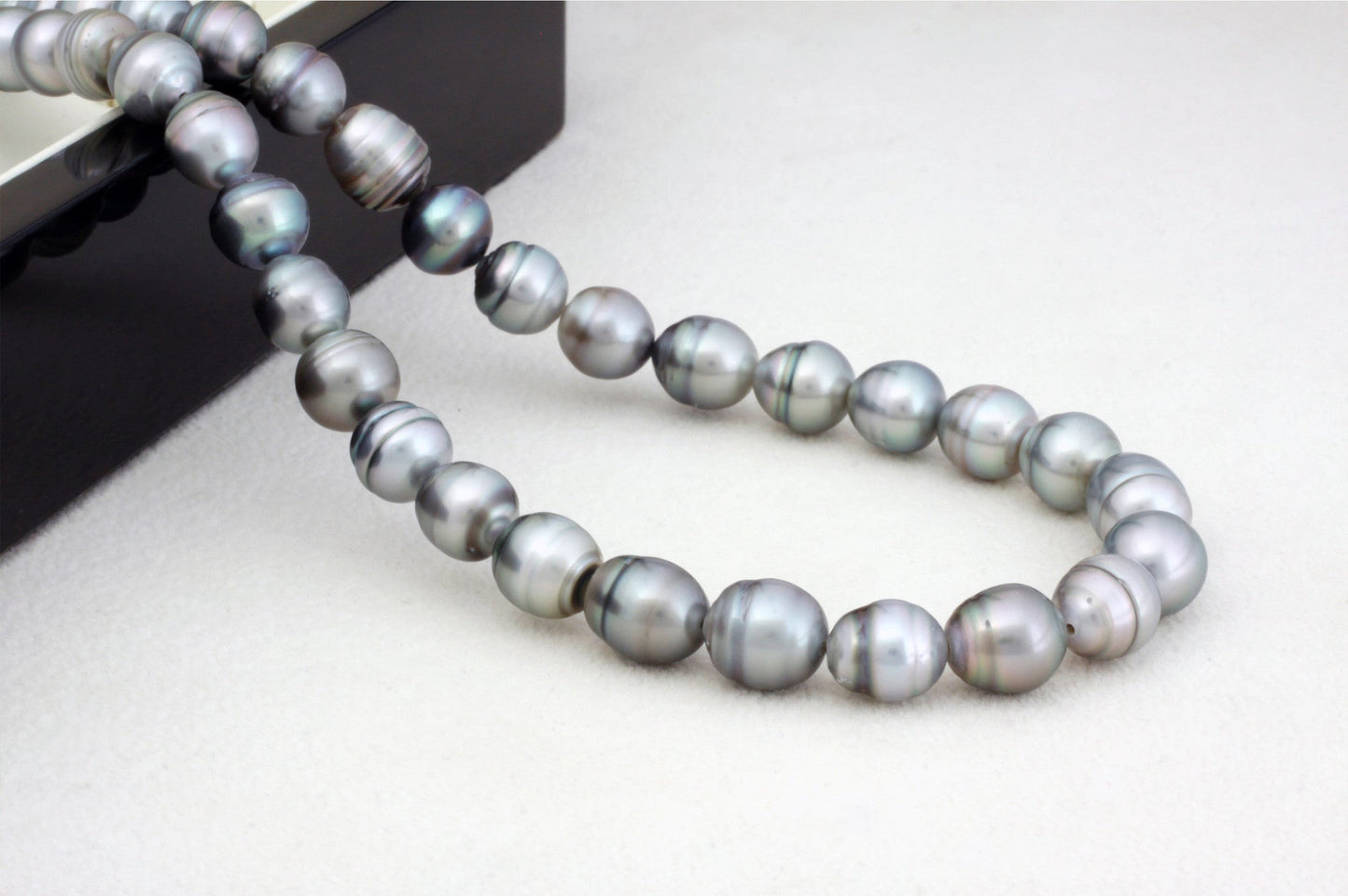Tahitian pearl strand - silver clasp